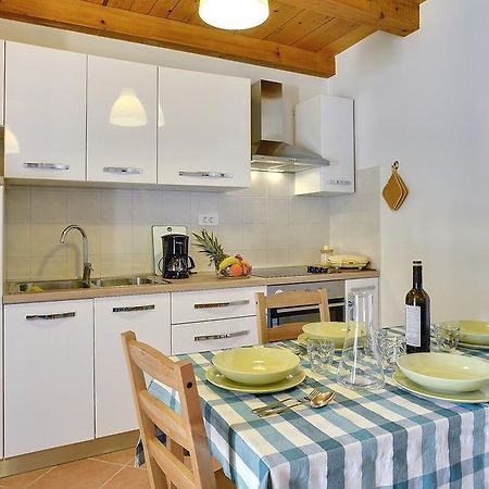 Ližnjan Apartments Susanna מראה חיצוני תמונה