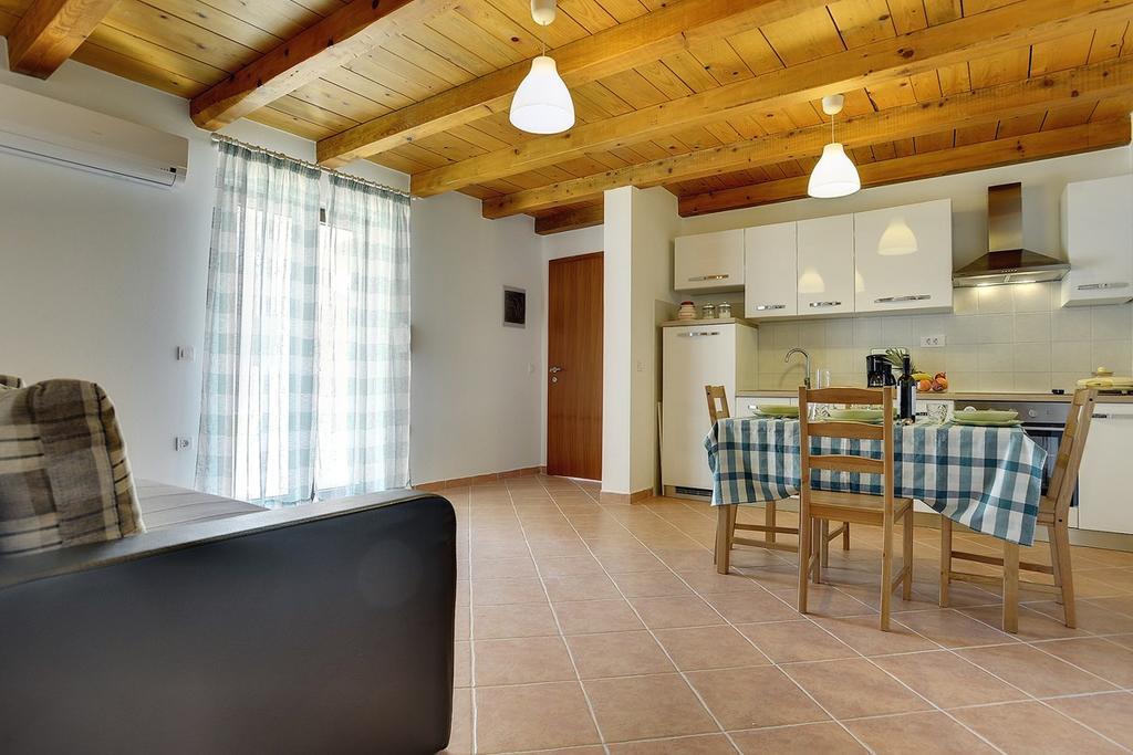 Ližnjan Apartments Susanna מראה חיצוני תמונה