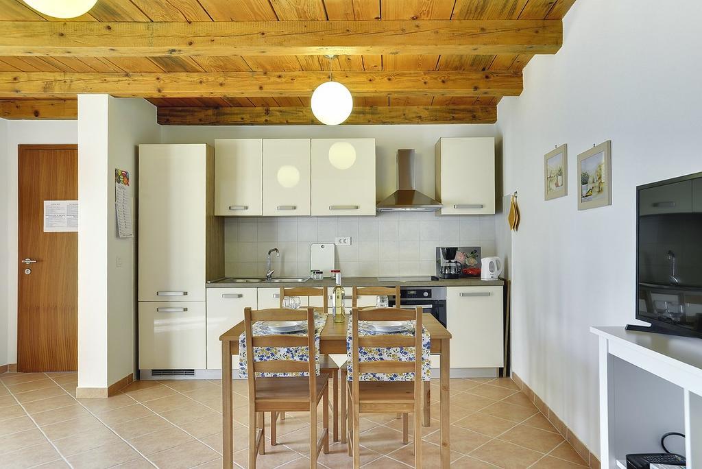 Ližnjan Apartments Susanna מראה חיצוני תמונה